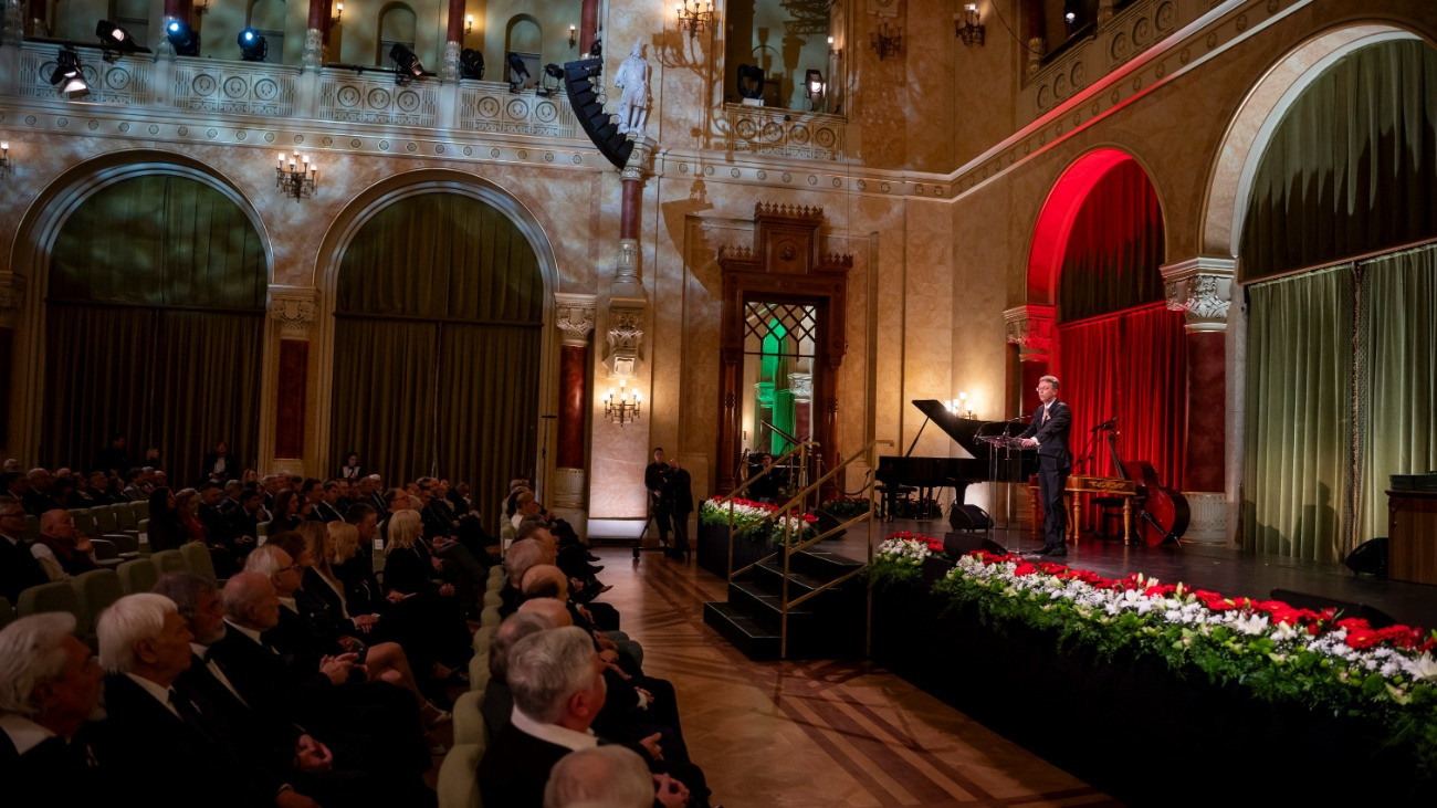 Rangos állami és művészeti díjakat kaptak a PTE Művészeti Kar oktatói március 15. alkalmából