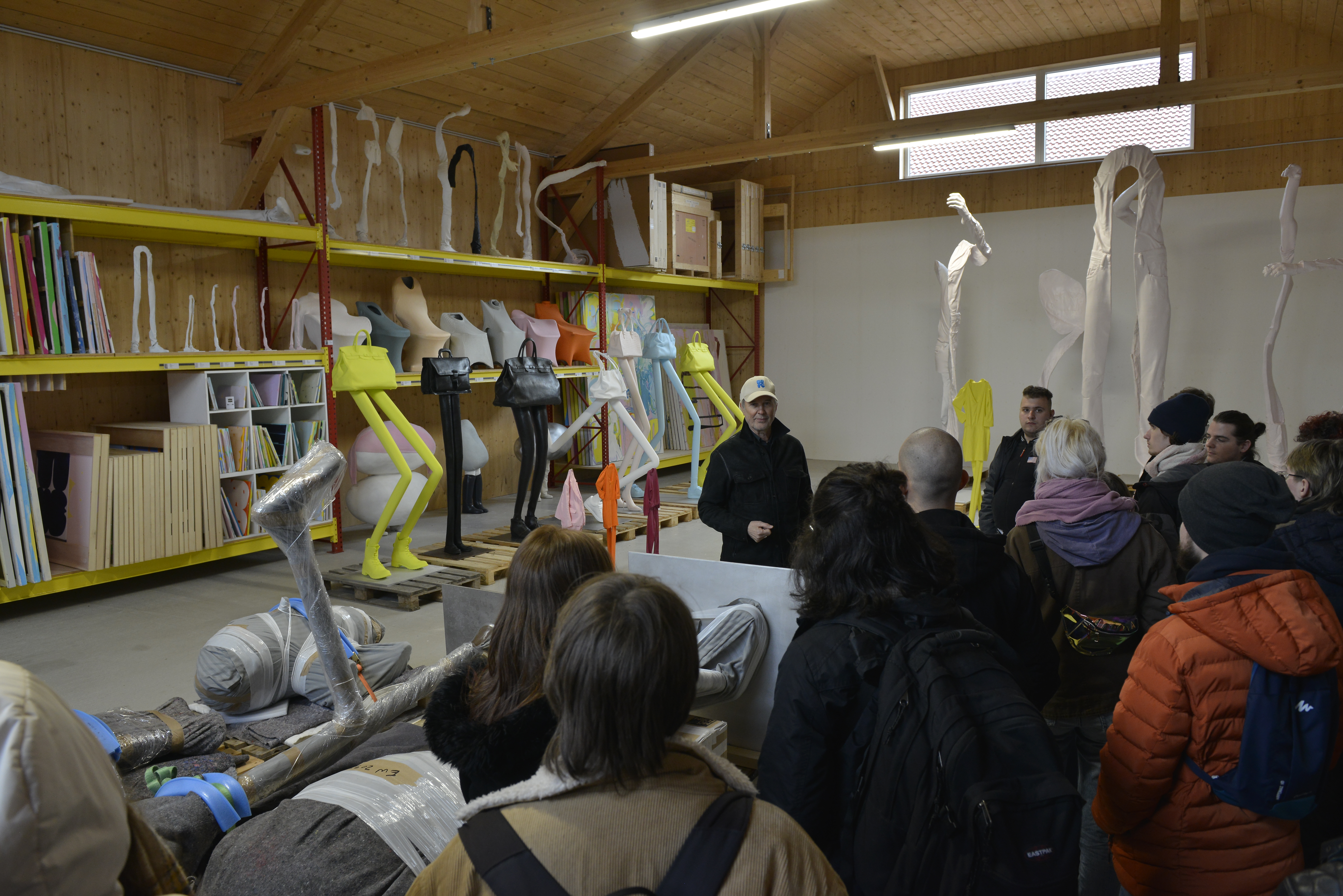 PTE Művészeti Kar festő, szobrász, intermédia és restaurátor szakos hallgatói a Szobrászat Tanszék szervezésében Bécsben jártak, ahol Erwin Wurm műtermét is felkeresték