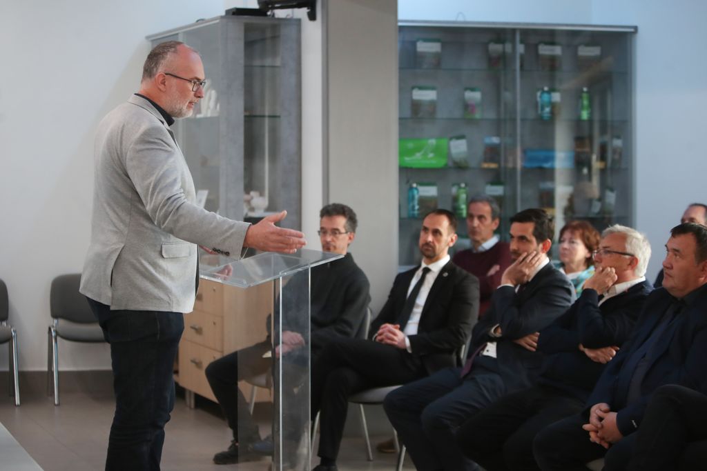 Az ünnepélyes átadón többek között Dr. Lengyel Péter, Karunk dékánja is köszöntőt mondott