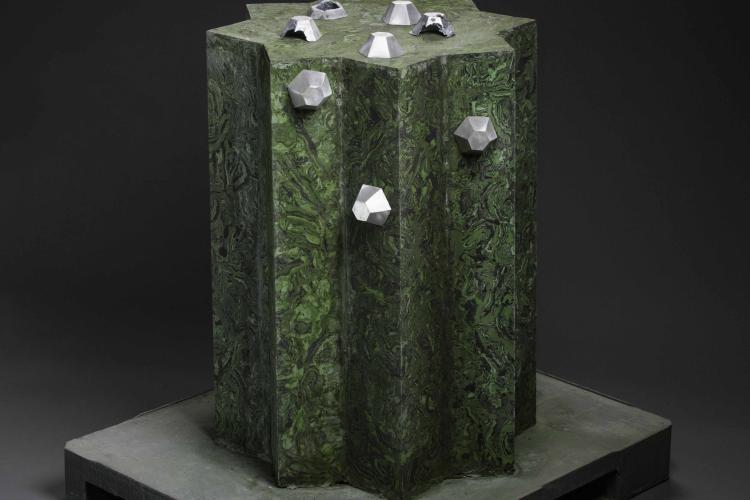 Buzogány, 2019, Stukkómárvány, aluminium, hungarocell, 150x100x100 cm