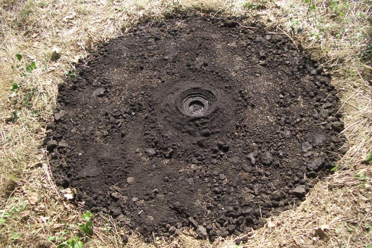 Excavation 1, Marokföld, Hungary, diameter 40 metres, grass, earth, trees, 2015/5