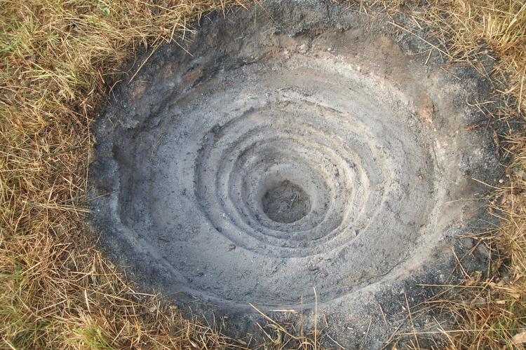 Excavation III., Nature Art Park, Márokföld, burnt earth (clay), 2016/1